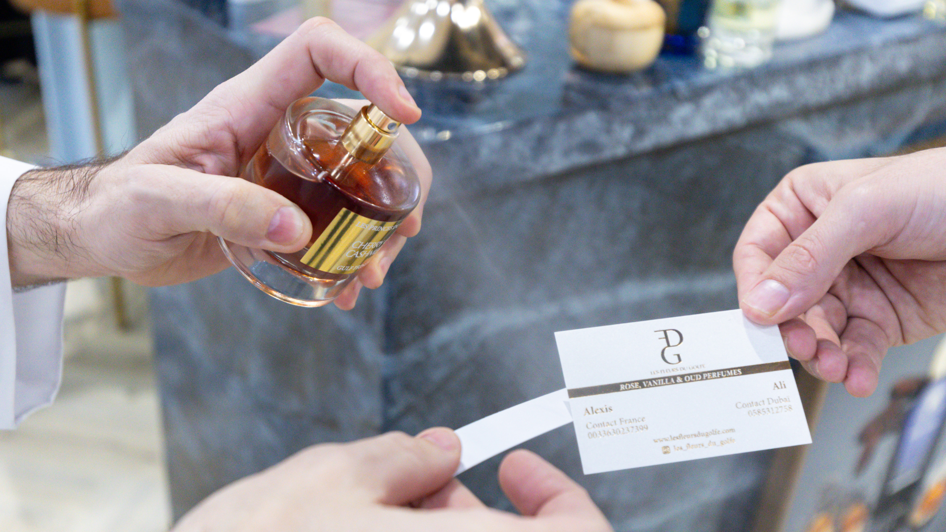 Perfume spray sample