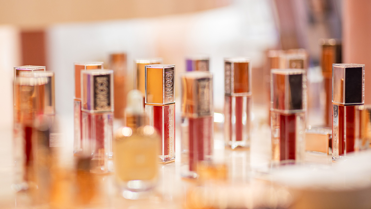 lipstick products display