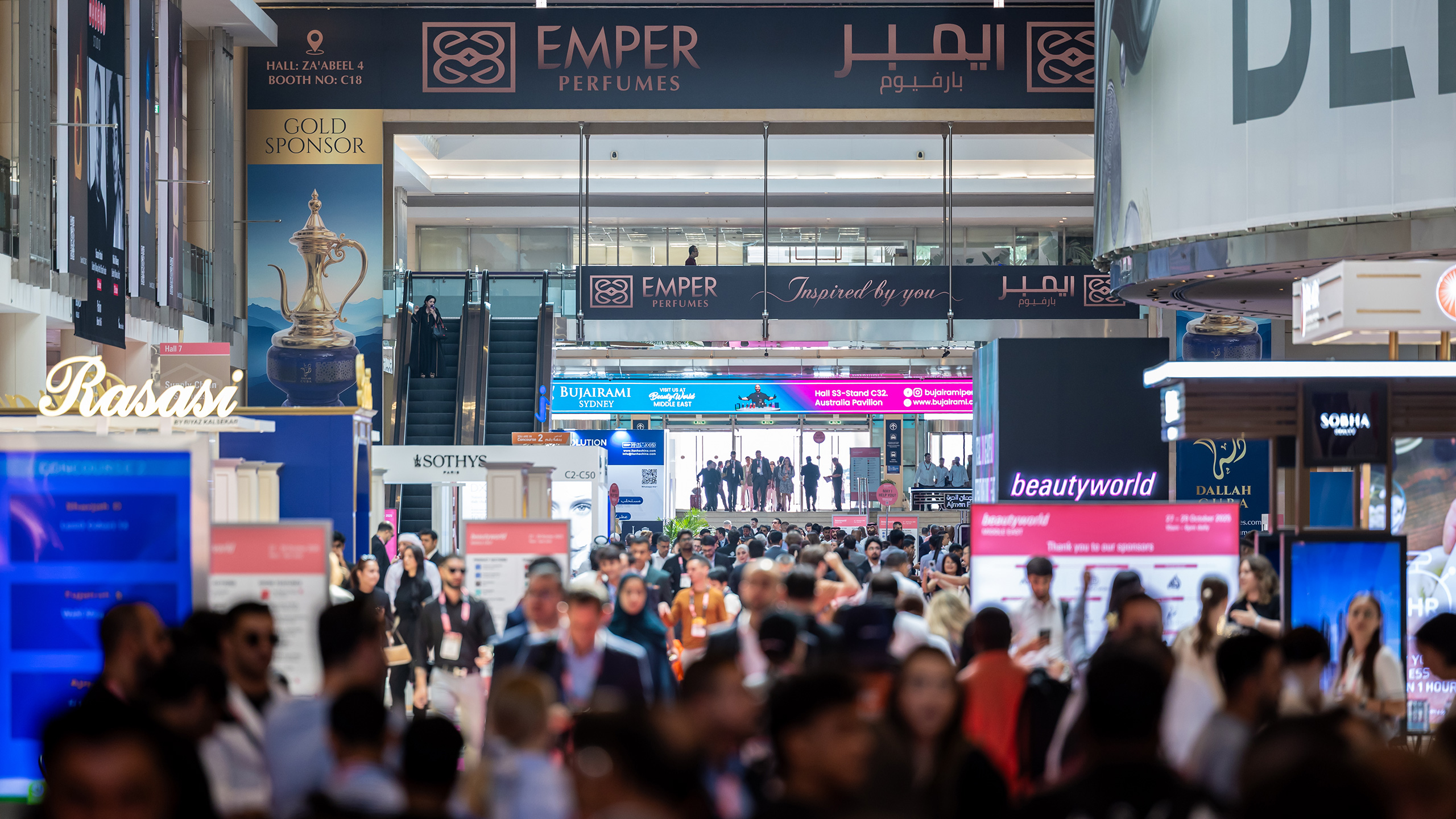 Beautyworld Dubai - Crowds at the exhibition grounds